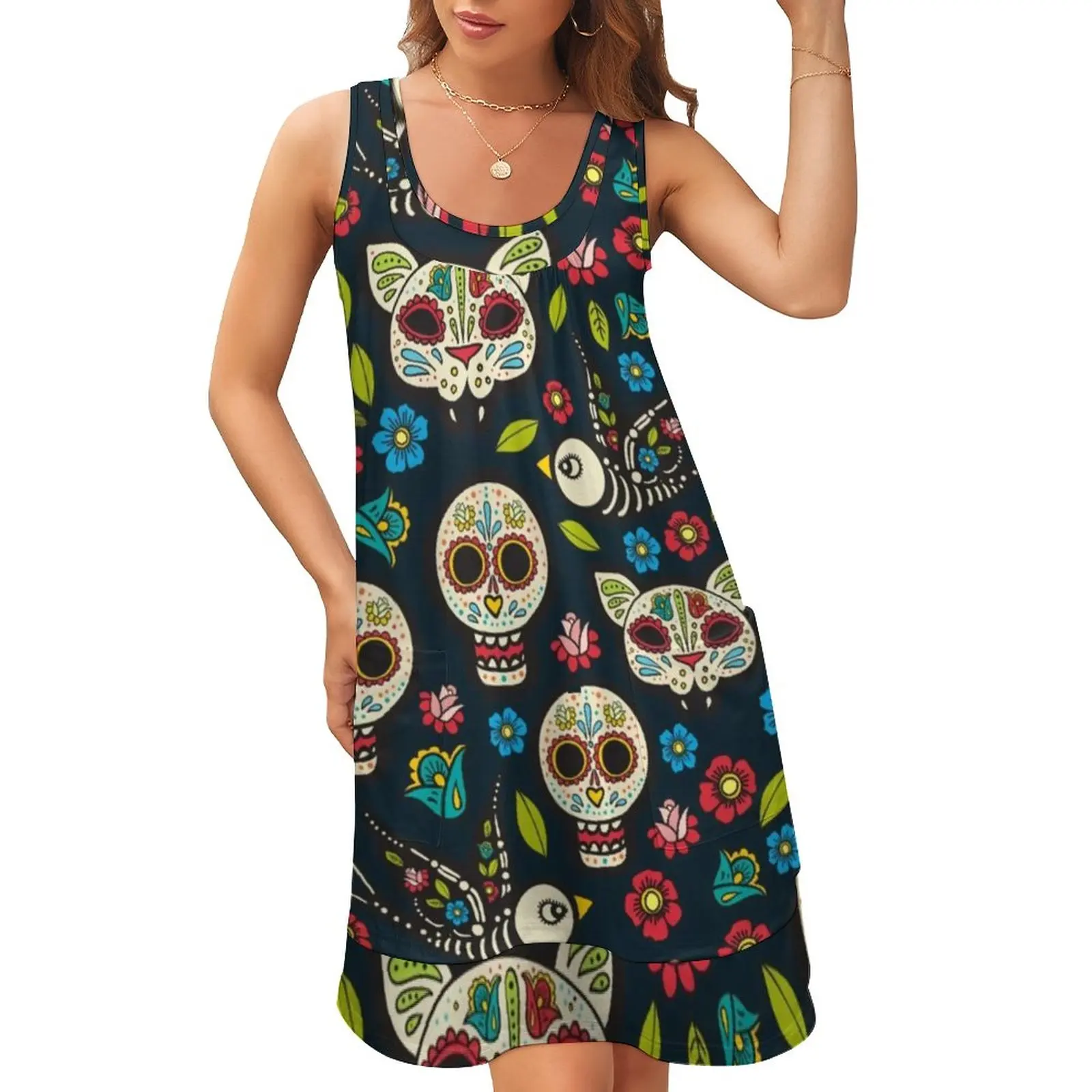 Платье на бретельках без рукавов с изображением черепа
Платье на бретельках без рукавов с изображением черепа