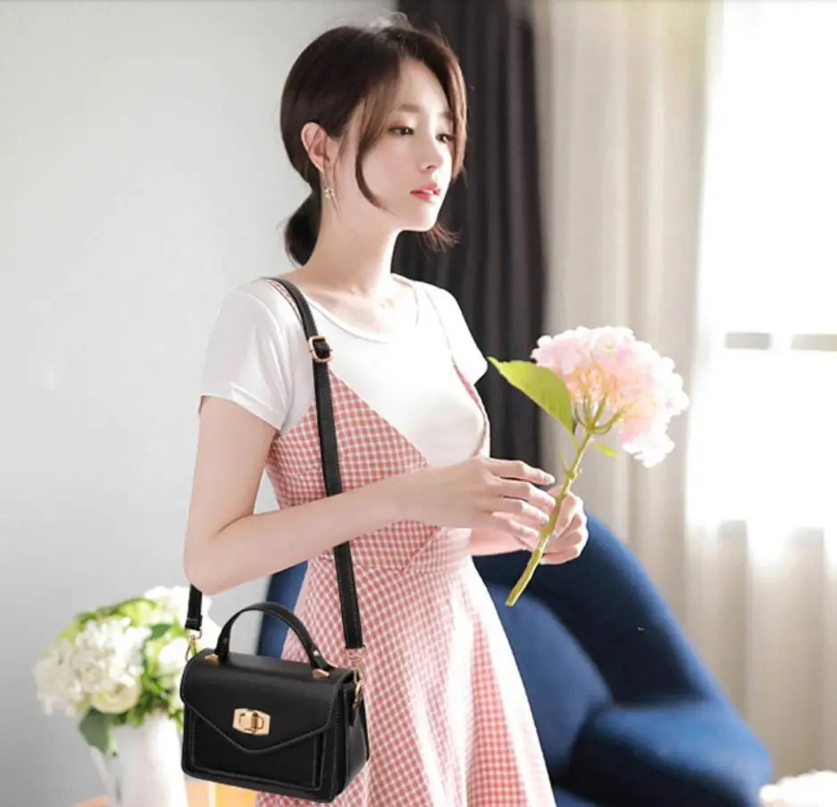 2022 New Mini Flip Small Square Bag Ladies Simple Versatile Fashion One Shoulder Messenger Handbag Cosmetic Bag
2022 New Mini Flip Small Square Bag Ladies Simple Versatile Fashion One Shoulder Messenger Handbag Cosmetic Bag