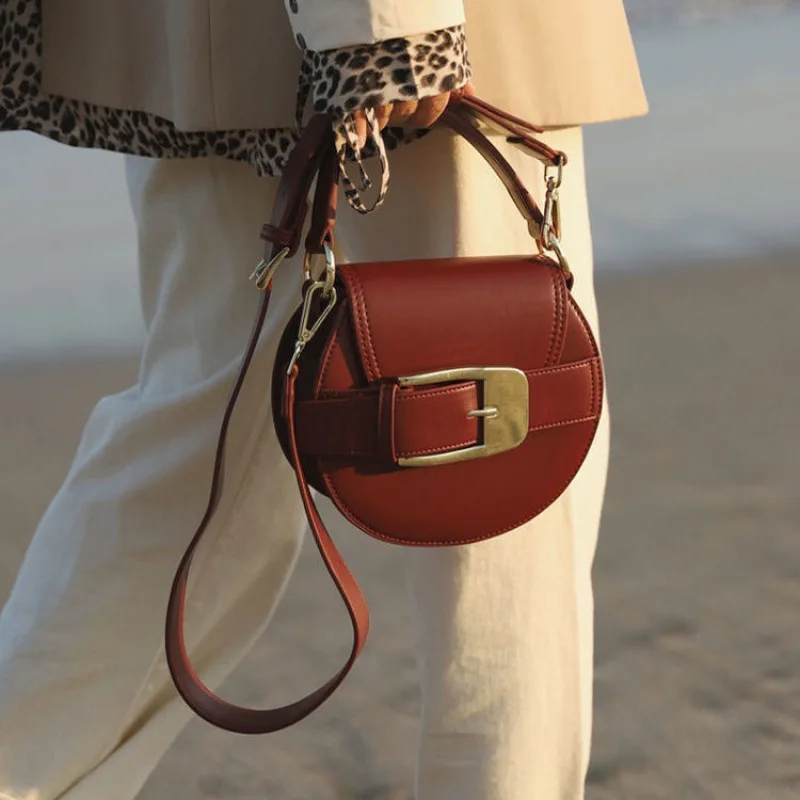 Piggy Bag Wide Shoulder Round Saddle Women's Bag Shoulder Messenger Bag Luxury Designer Bags Fashionable Purses Bags for Woman
Piggy Bag Wide Shoulder Round Saddle Women's Bag Shoulder Messenger Bag Luxury Designer Bags Fashionable Purses Bags for Woman