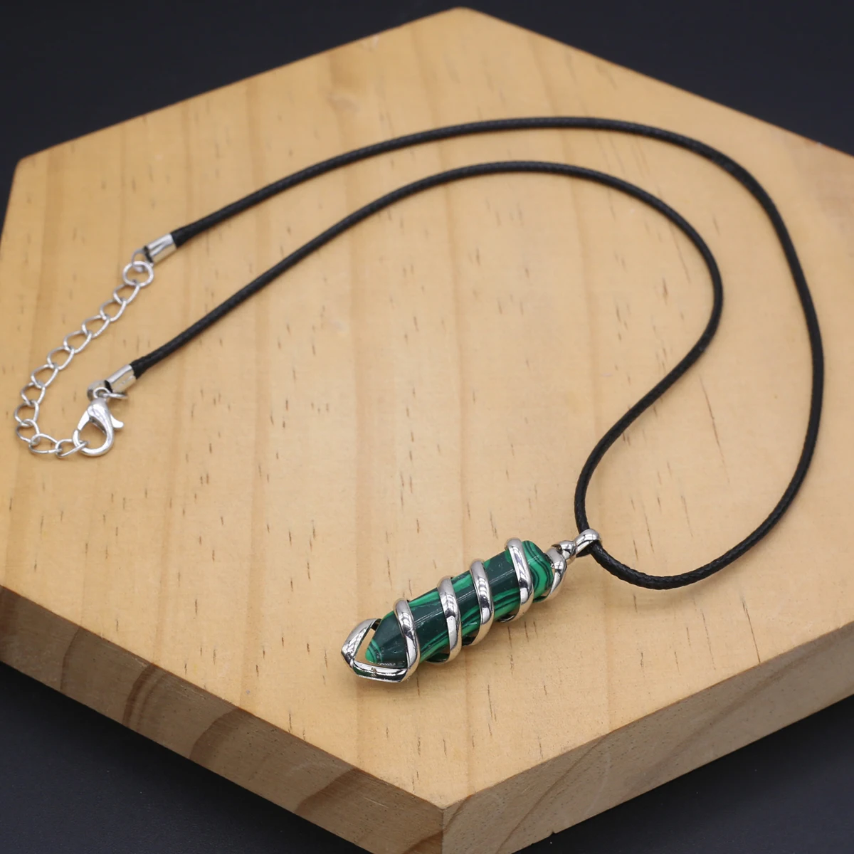 Women Necklace Natural Stone Malachite/Lapis Lazuli Hexagonal Prism Winding Pendant Charms For Women Love Romantic Gift
Women Necklace Natural Stone Malachite/Lapis Lazuli Hexagonal Prism Winding Pendant Charms For Women Love Romantic Gift