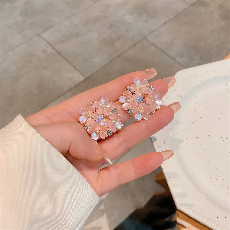 Japan Korea Charm Pink Cherry Blossom Sjapan Ktud Earring For Women Elegant Girl Pearl Jewelry Accessories Party Flower Earring
Japan Korea Charm Pink Cherry Blossom Sjapan Ktud Earring For Women Elegant Girl Pearl Jewelry Accessories Party Flower Earring