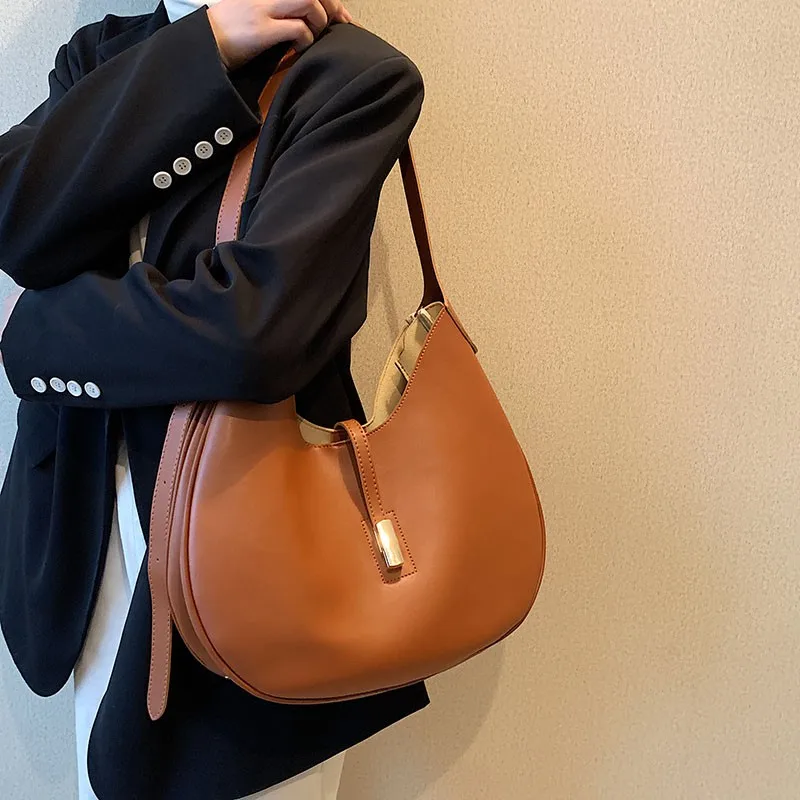 Half Moon High Quality Shoulder Side Bag for Women 2022 Big Crossbody Bag Female Winter Trend Simple Designer Handbags 
Half Moon High Quality Shoulder Side Bag for Women 2022 Big Crossbody Bag Female Winter Trend Simple Designer Handbags