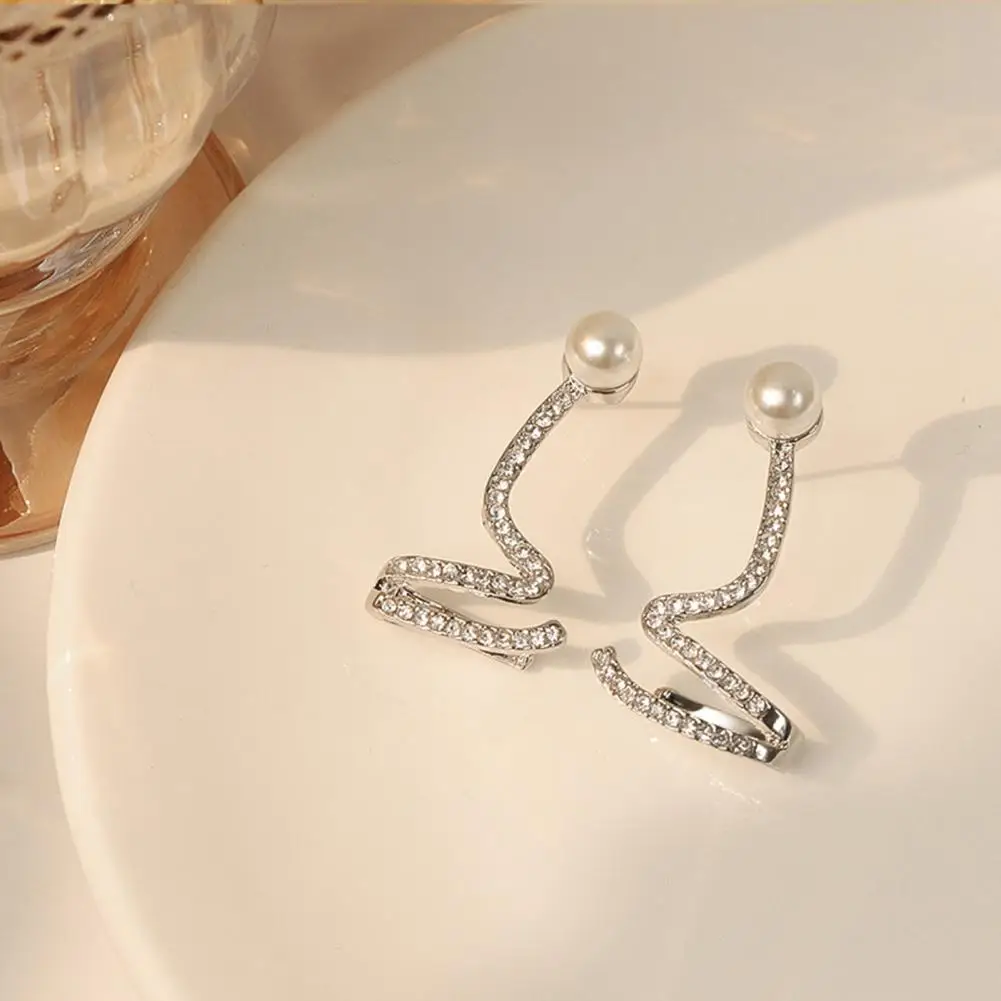 Chic Eardrop Exquisite 2 Colors Sparkling Faux Pearl Earrings Stud Earrings Women Earrings 1 Pair
Chic Eardrop Exquisite 2 Colors Sparkling Faux Pearl Earrings Stud Earrings Women Earrings 1 Pair