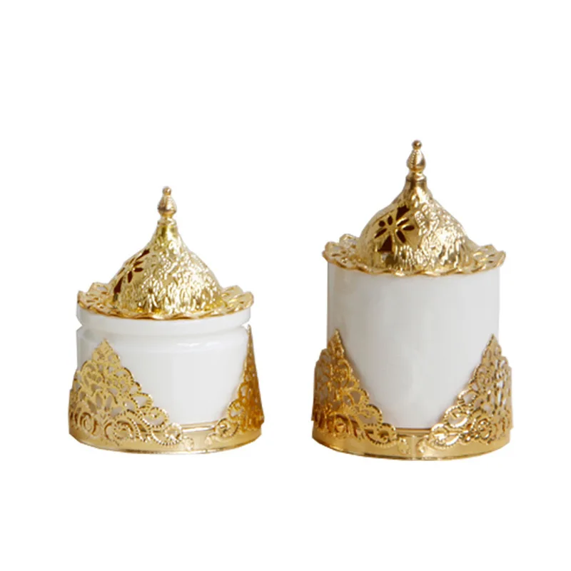 European-style Ceramic Jewelry Cosmetic Cotton Swab Box Metal Hollow Aromatherapy Furnace Home Aromatherapy Candle Storage Tank
European-style Ceramic Jewelry Cosmetic Cotton Swab Box Metal Hollow Aromatherapy Furnace Home Aromatherapy Candle Storage Tank