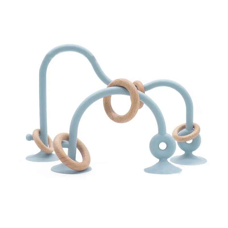 Детское деревянное кольцо, мягкая детская фотография 
Детское деревянное кольцо, мягкая детская фотография