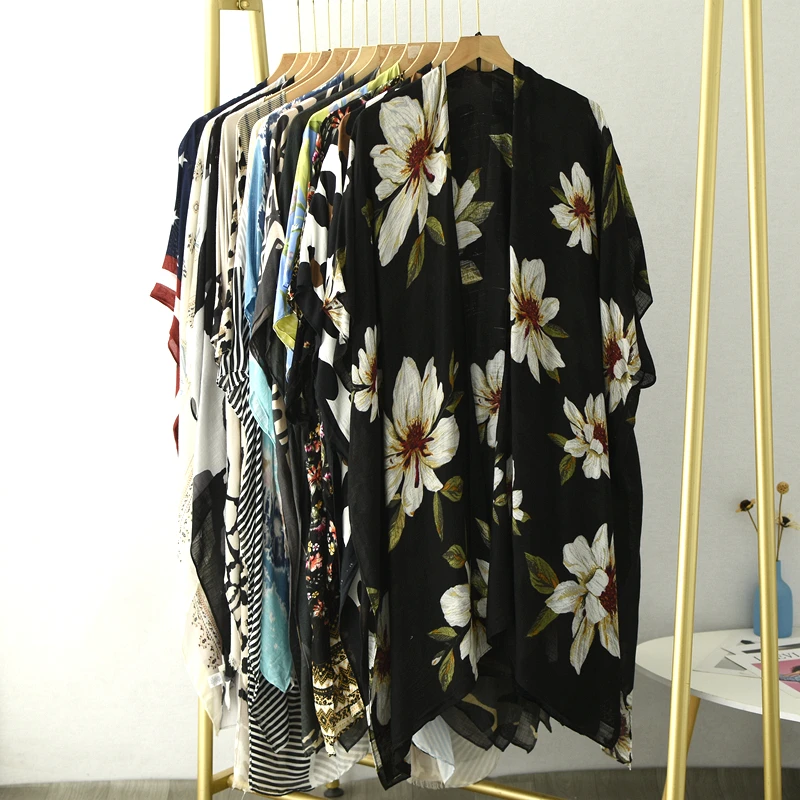 Vintage Floral Long Women Ponchos Loose Short-Sleeved Beach Style Female Outwear Coats Tops
Vintage Floral Long Women Ponchos Loose Short-Sleeved Beach Style Female Outwear Coats Tops