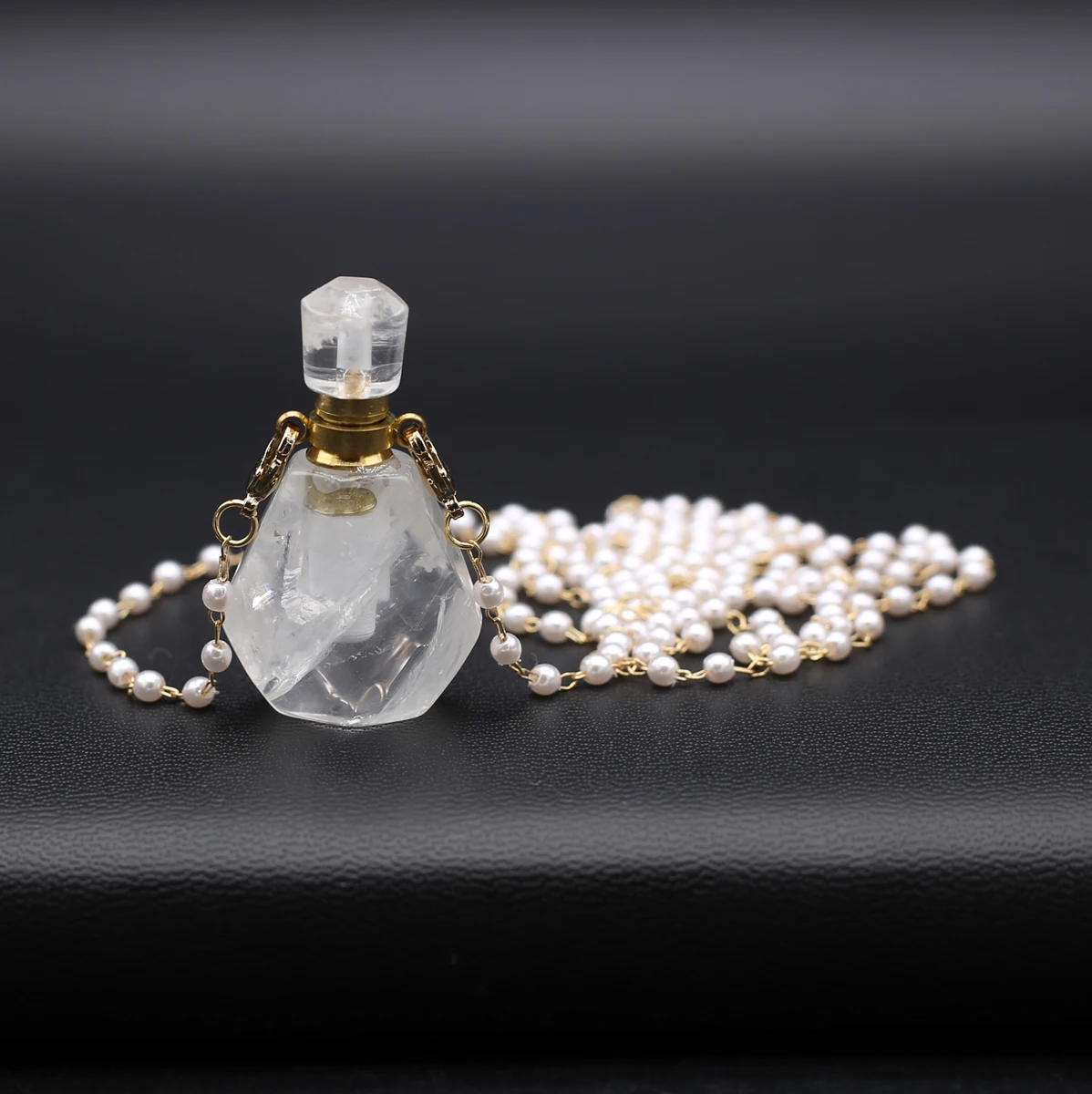 

Popular Essential Oil Diffuser Perfume Bottle Aura Polygon White Crystal Agate Charm Pendulum Gemstone Pendant Necklace Jewelry