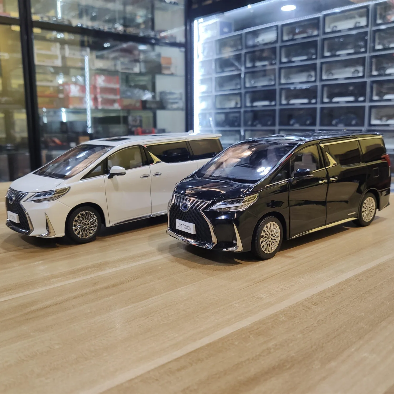 Lexus LM300H nanny car simulation alloy metal car model gift collection ornaments 1 18
Lexus LM300H nanny car simulation alloy metal car model gift collection ornaments 1 18