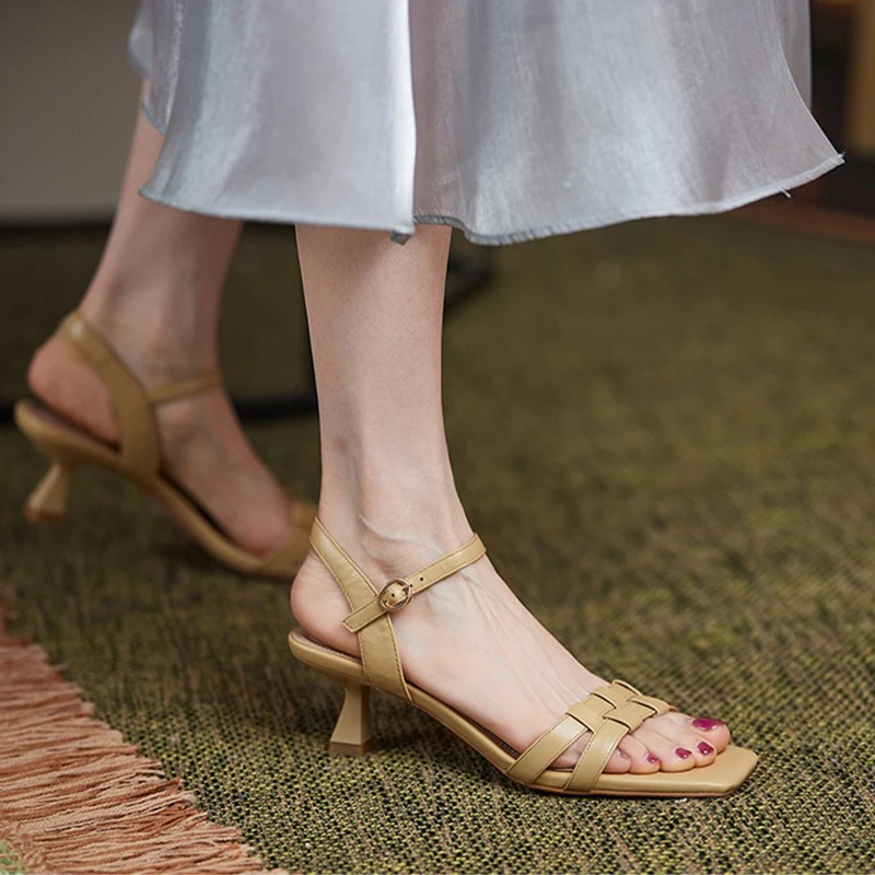 2022 Women Sandals Rome Square Toe Belt Buckle Ankle Strap Kitten Heel Ladies Sandals Retro Narrow Band All-Match Female Shoes
2022 Women Sandals Rome Square Toe Belt Buckle Ankle Strap Kitten Heel Ladies Sandals Retro Narrow Band All-Match Female Shoes