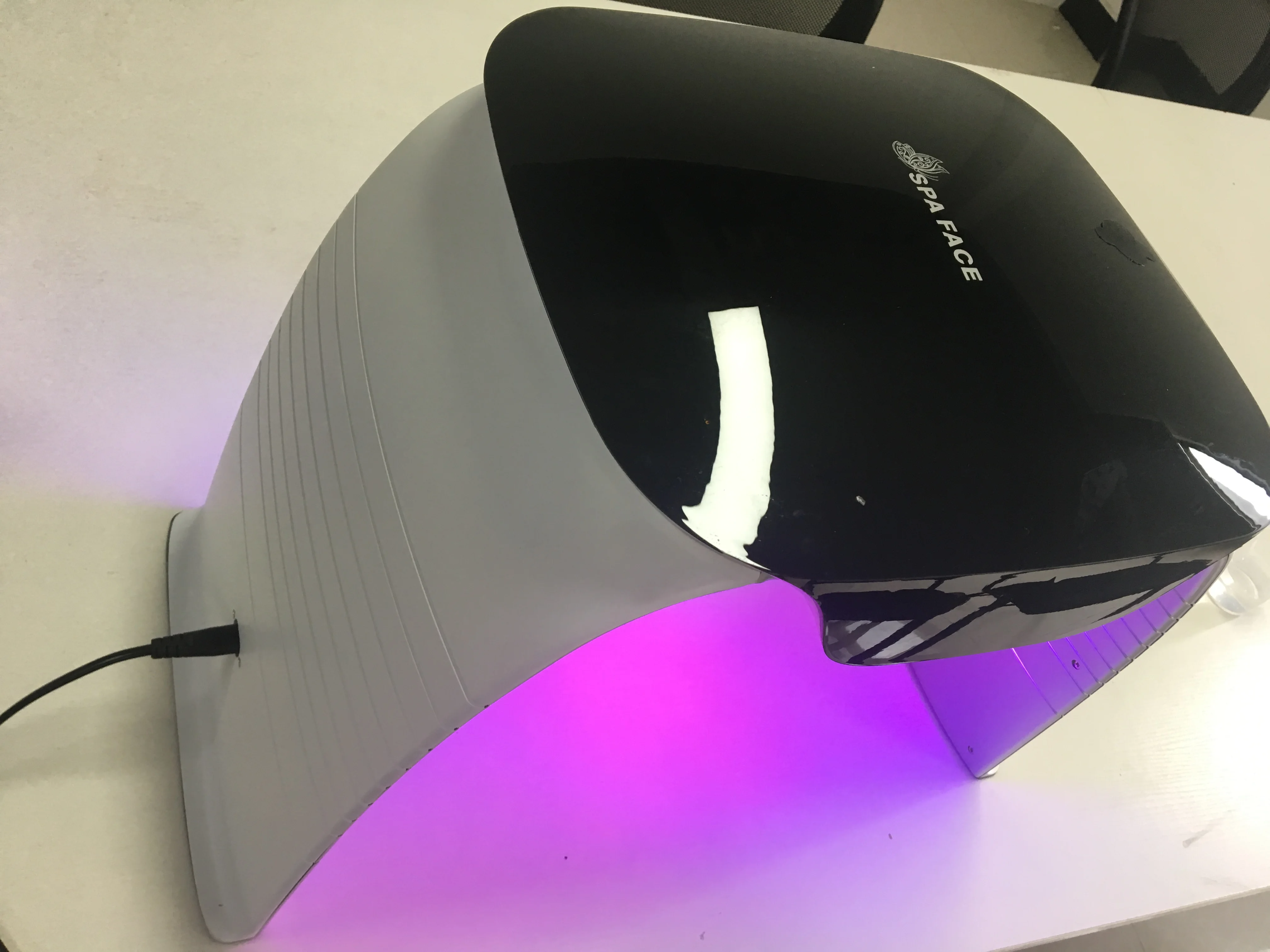 Hot and cold spray spectrometer seven-color red and blue light facial acne nano moisturizing photon rejuvenation instrument
Hot and cold spray spectrometer seven-color red and blue light facial acne nano moisturizing photon rejuvenation instrument