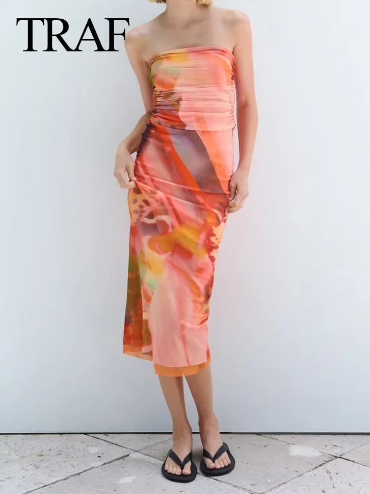 Платье-миди летнее с принтом, без рукавов, без бретелек
Платье-миди летнее с принтом, без рукавов, без бретелек