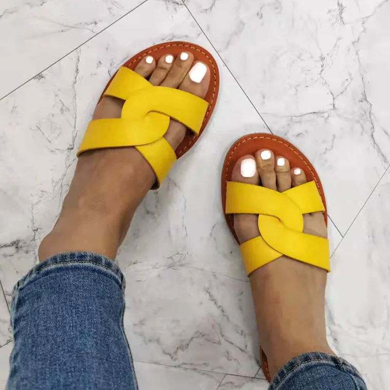 Женские пляжные сандалии размера плюс, модные сланцы, на плоской подошве, из искусственной кожи, без застежки, современная модель
Женские пляжные сандалии размера плюс, модные сланцы, на плоской подошве, из искусственной кожи, без застежки, современная модель