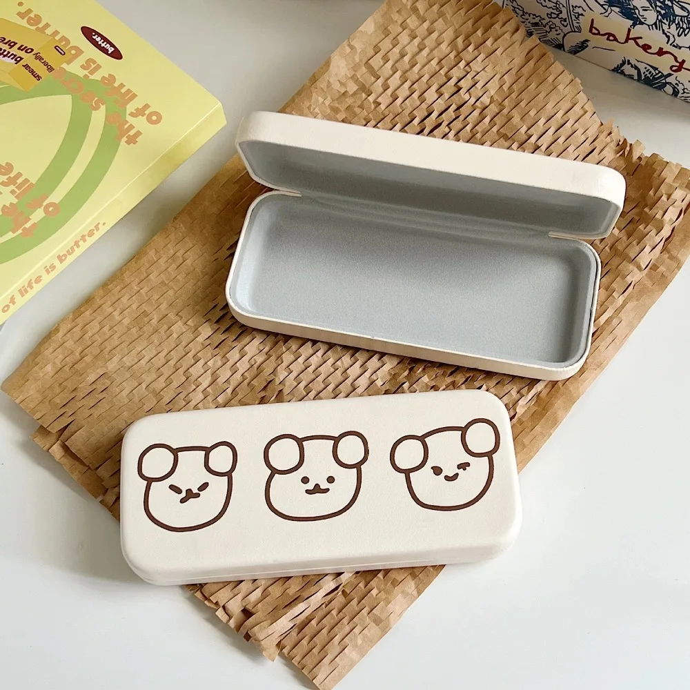 Простой медведь, мультяшный стиль, искусственные очки, футляр для хранения
Простой медведь, мультяшный стиль, искусственные очки, футляр для хранения