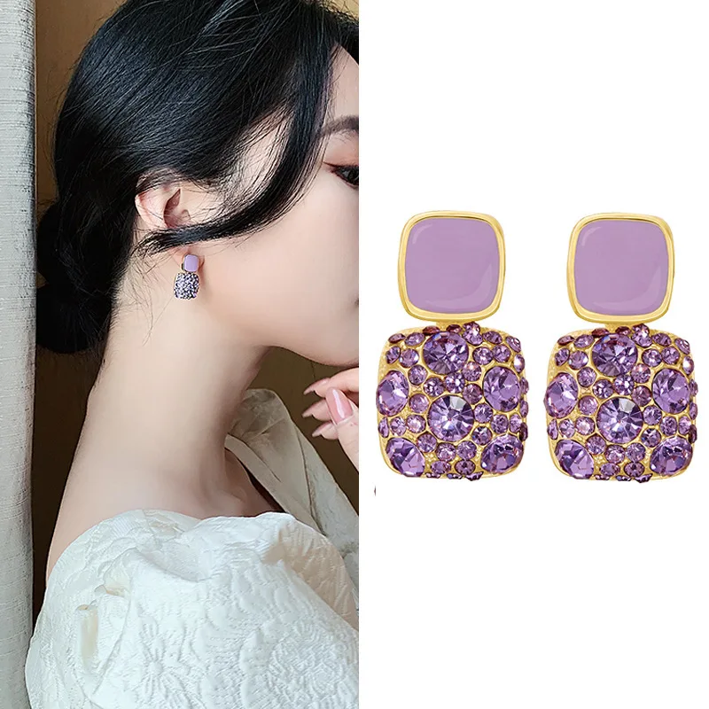 Luxury Generous Purple Square Diamond Inlay Stud Earrings for Women Fashion Alloy Material Pendant Earrings Jewelry Accessories
Luxury Generous Purple Square Diamond Inlay Stud Earrings for Women Fashion Alloy Material Pendant Earrings Jewelry Accessories