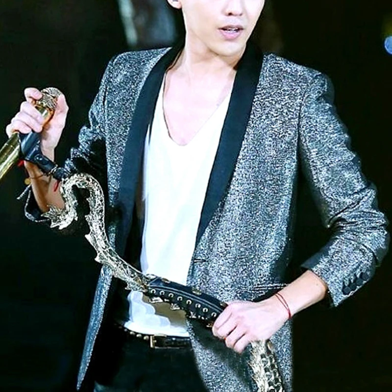 Блестящий серебряный блестящий пиджак с блестками, мужской пиджак с воротником-шалью на одной пуговице, смокинг, мужские блейзеры для сцены, выпускного бала, певицы, танцовщицы, костюм Homme
Блестящий серебряный блестящий пиджак с блестками, мужской пиджак с воротником-шалью на одной пуговице, смокинг, мужские блейзеры для сцены, выпускного бала, певицы, танцовщицы, костюм Homme