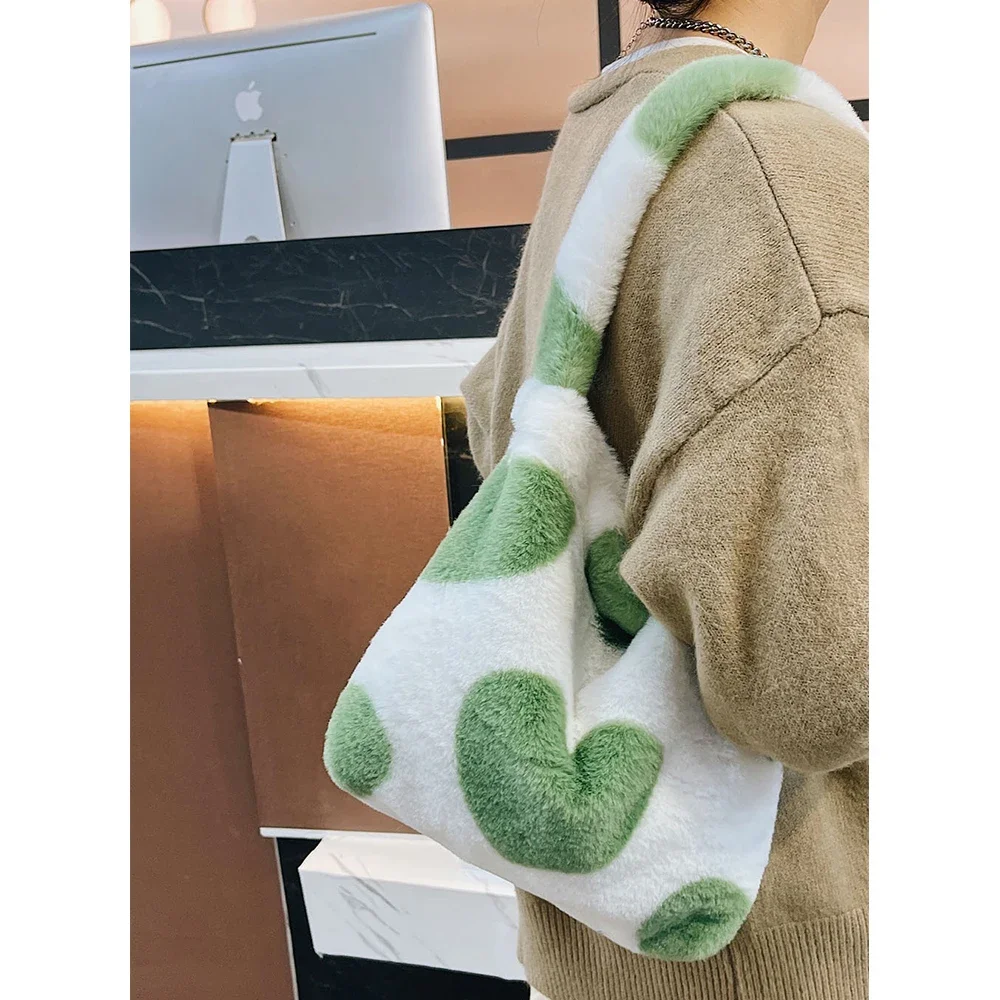 Women Soft Plush Shoulder Bags Love Heart Print Winter Warm Fluffy Totes Retro Leopard Print Bags Large Capacity Travel Bag
Women Soft Plush Shoulder Bags Love Heart Print Winter Warm Fluffy Totes Retro Leopard Print Bags Large Capacity Travel Bag