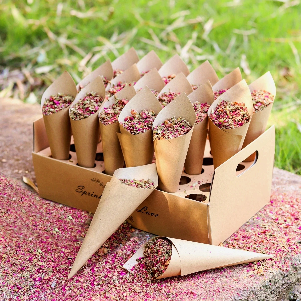 

LuanQI 30Pcs Wedding Cones Rose Petal Confetti Cones Holder Frame Tray Rustic Wedding Decoration Birthday Party Supplies