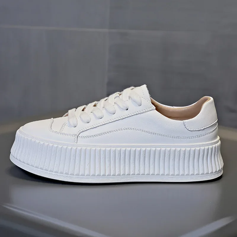 Кроссовки женские из натуральной кожи, на платформе 4 см
Кроссовки женские из натуральной кожи, на платформе 4 см