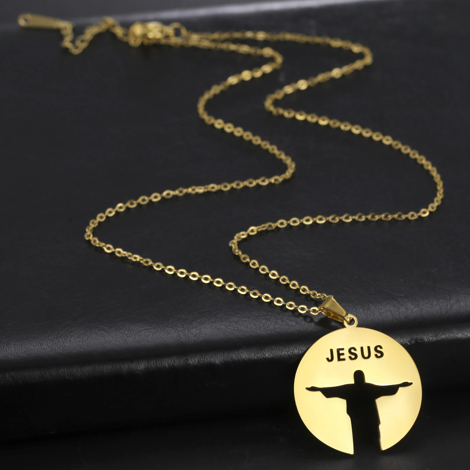 Hollow Out Christianity Jesus Pendant Necklace Friends Party Gift Christianity Stainless Steel Amulet Neck Chains For Women
Hollow Out Christianity Jesus Pendant Necklace Friends Party Gift Christianity Stainless Steel Amulet Neck Chains For Women