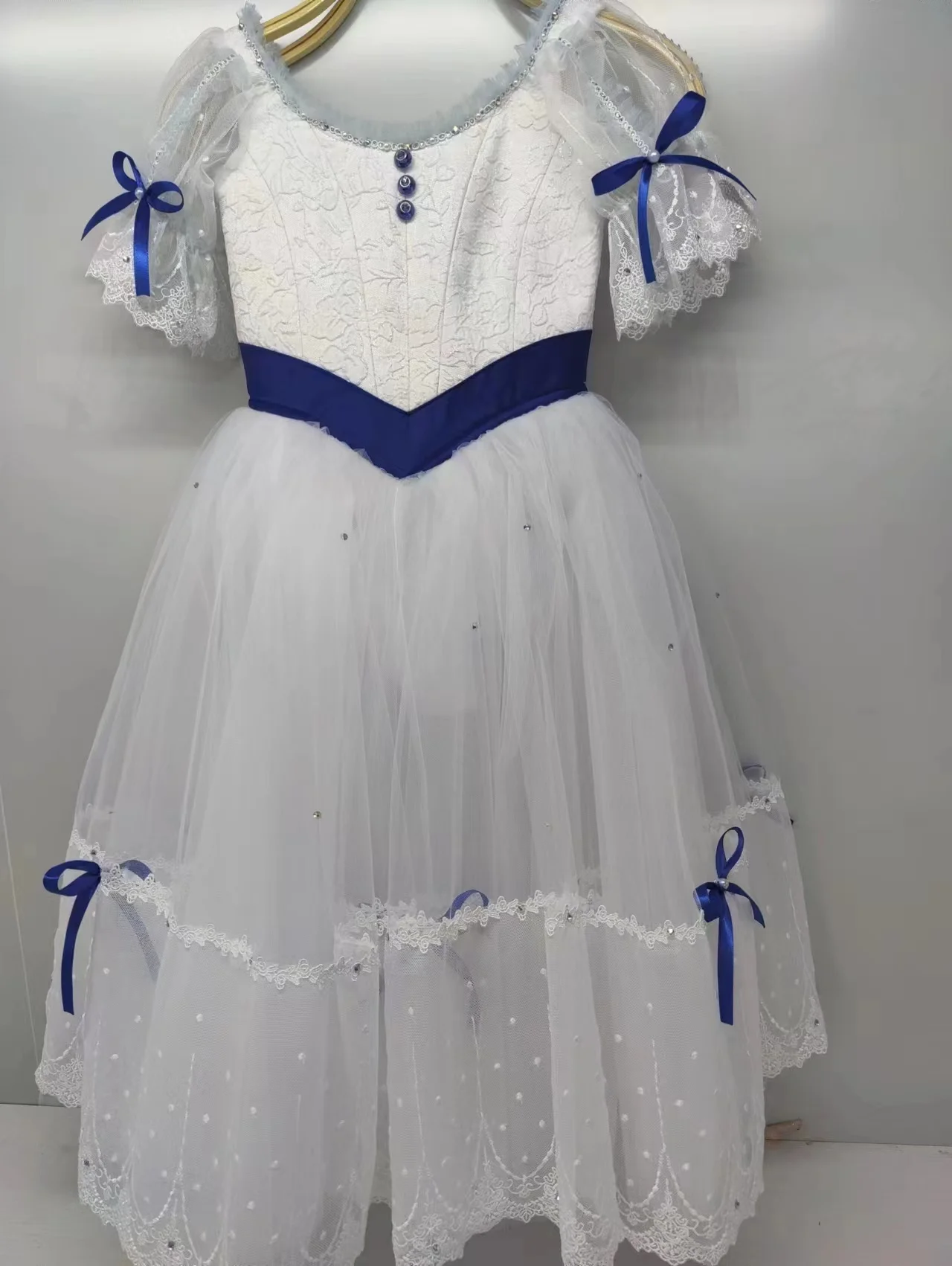 2023 new ballet "prom" female variation ballet dress performance long dress customized for adults and childre
2023 new ballet "prom" female variation ballet dress performance long dress customized for adults and childre
