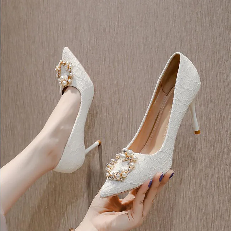 Женские туфли с острым носком, на высоком каблуке 6 см
Женские туфли с острым носком, на высоком каблуке 6 см