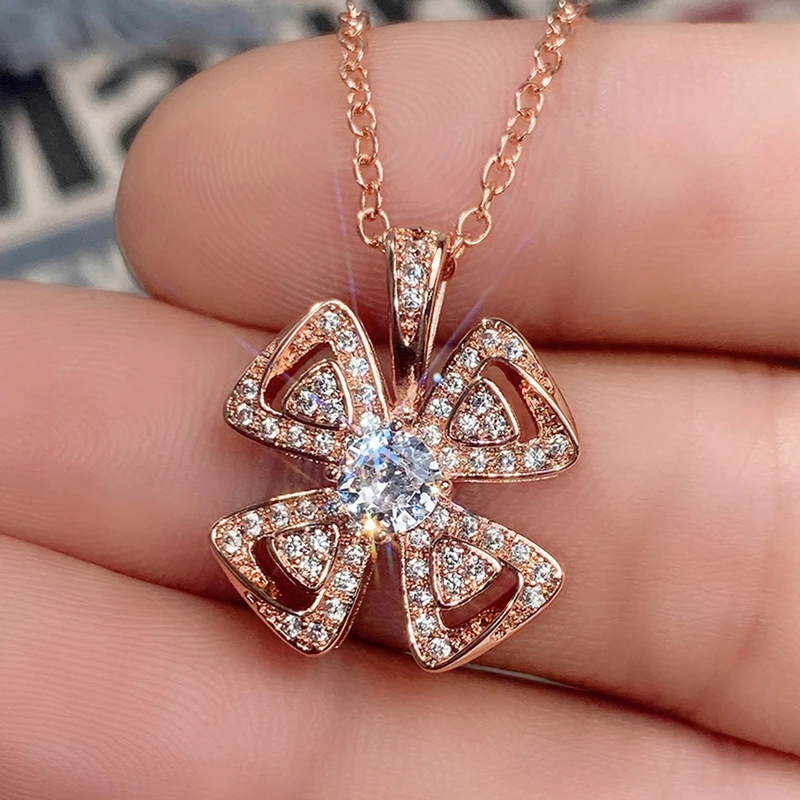 Exquisite Fashion Plum Blossom Pendant Clavicle Chain Necklace Banquet Party Rose Gold / Silver Color Jewelry
Exquisite Fashion Plum Blossom Pendant Clavicle Chain Necklace Banquet Party Rose Gold / Silver Color Jewelry