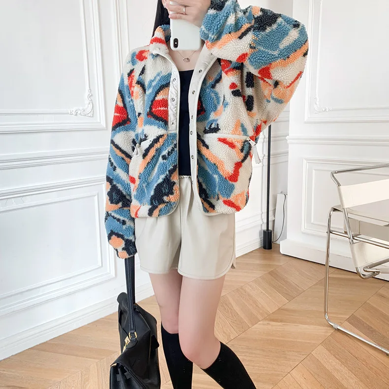 Women's autumn and winter new fleece coat zipper short top pattern plush jacket sweater
Women's autumn and winter new fleece coat zipper short top pattern plush jacket sweater