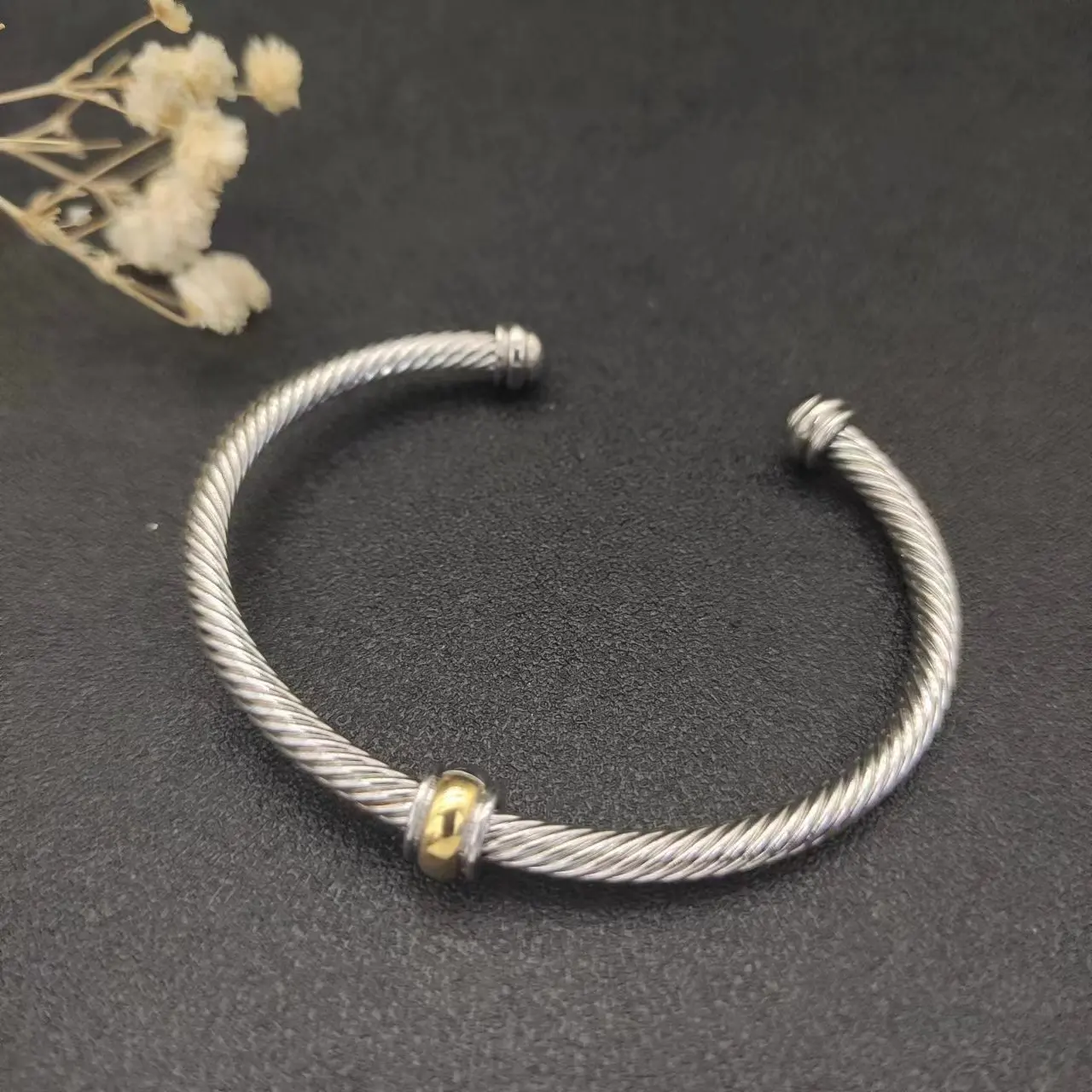 High Quality Men's 4mm Bracelet David Yurman Cable Classic BuckleBracelet With 14k Gold 925 Sterling Silver Free Shipping
High Quality Men's 4mm Bracelet David Yurman Cable Classic BuckleBracelet With 14k Gold 925 Sterling Silver Free Shipping
