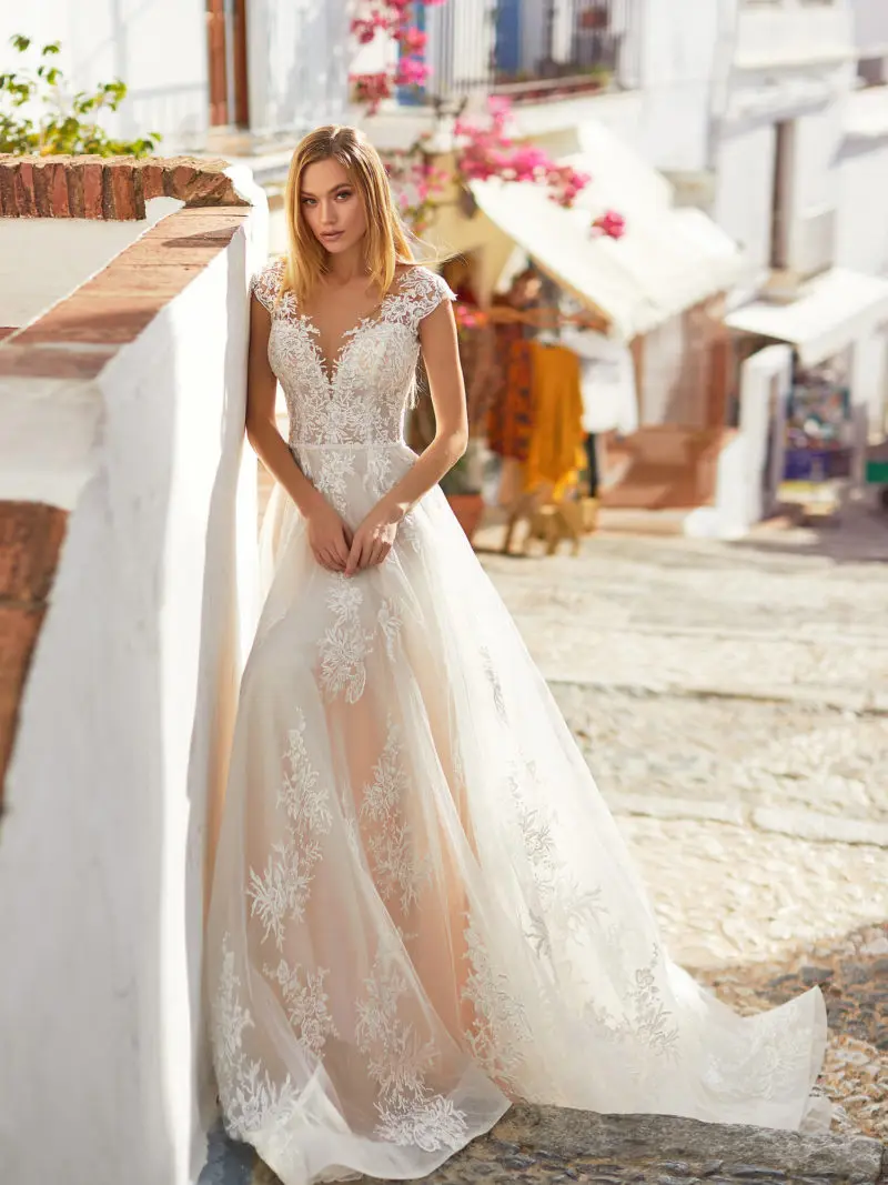 2023 Luxury Quality V-neck Dress Sexy Backless Lace Up Wedding Dress Dignified Temperament Elegant Wedding Dress
2023 Luxury Quality V-neck Dress Sexy Backless Lace Up Wedding Dress Dignified Temperament Elegant Wedding Dress