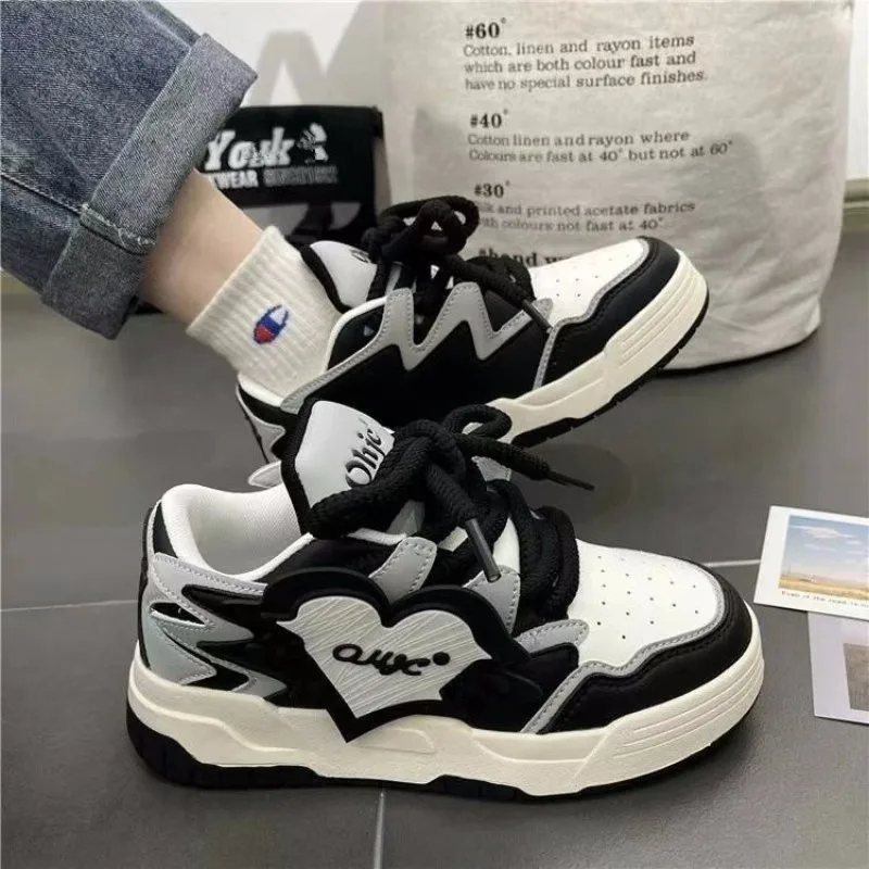 Spring Designer Women Breathable Lilac Sneakers Patchwork Cute Shoes Thick Heel Sneakers Casual Running Platform Shoes 2023
Spring Designer Women Breathable Lilac Sneakers Patchwork Cute Shoes Thick Heel Sneakers Casual Running Platform Shoes 2023