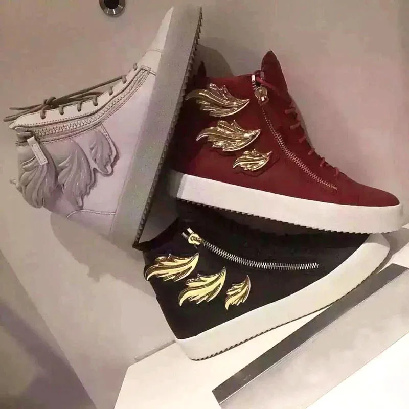 Фабричные Блестящие Кроссовки с металлическим покрытием и декоративными крыльями, высокие кроссовки унисекс, повседневная обувь со шнуровкой и блестками на платформе
Фабричные Блестящие Кроссовки с металлическим покрытием и декоративными крыльями, высокие кроссовки унисекс, повседневная обувь со шнуровкой и блестками на платформе