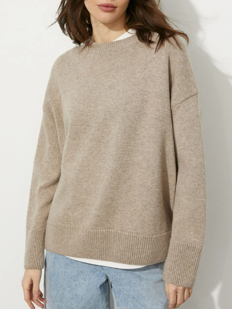 2023 Autumn Winter New Women's Sweater Casual Loose Round Neck Pullover Tops Harem Korean Baggy Soft Knitted Sweater for Woman
2023 Autumn Winter New Women's Sweater Casual Loose Round Neck Pullover Tops Harem Korean Baggy Soft Knitted Sweater for Woman