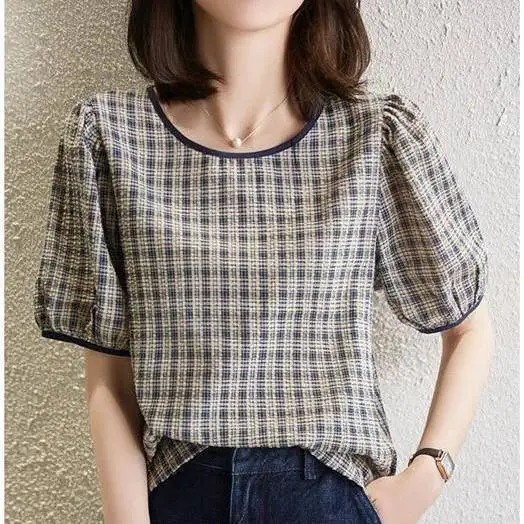 2022 new short-sleeved T-shirt women's loose lace round neck plaid shirt top trendy blouse for women Polyester Short
2022 new short-sleeved T-shirt women's loose lace round neck plaid shirt top trendy blouse for women Polyester Short
