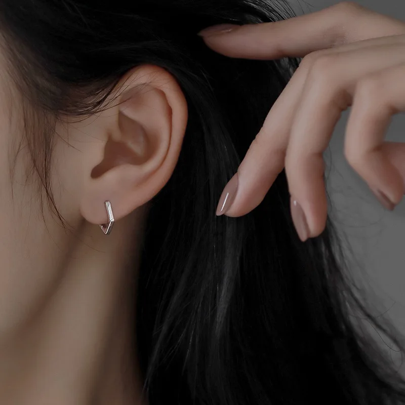 2022 New Trend Korean Fashion Geometric Hoop Stud Earrings For Modern Women Earrings Charm Simple Diamond Jewelry Student Gift
2022 New Trend Korean Fashion Geometric Hoop Stud Earrings For Modern Women Earrings Charm Simple Diamond Jewelry Student Gift