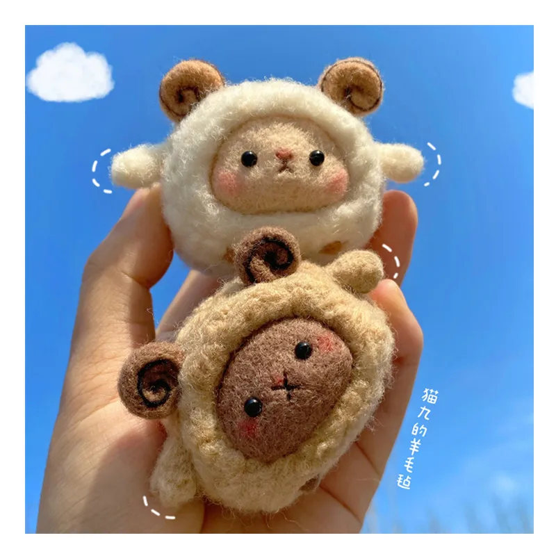 Подвеска из овечьей шерсти для украшения автомобиля
Подвеска из овечьей шерсти для украшения автомобиля