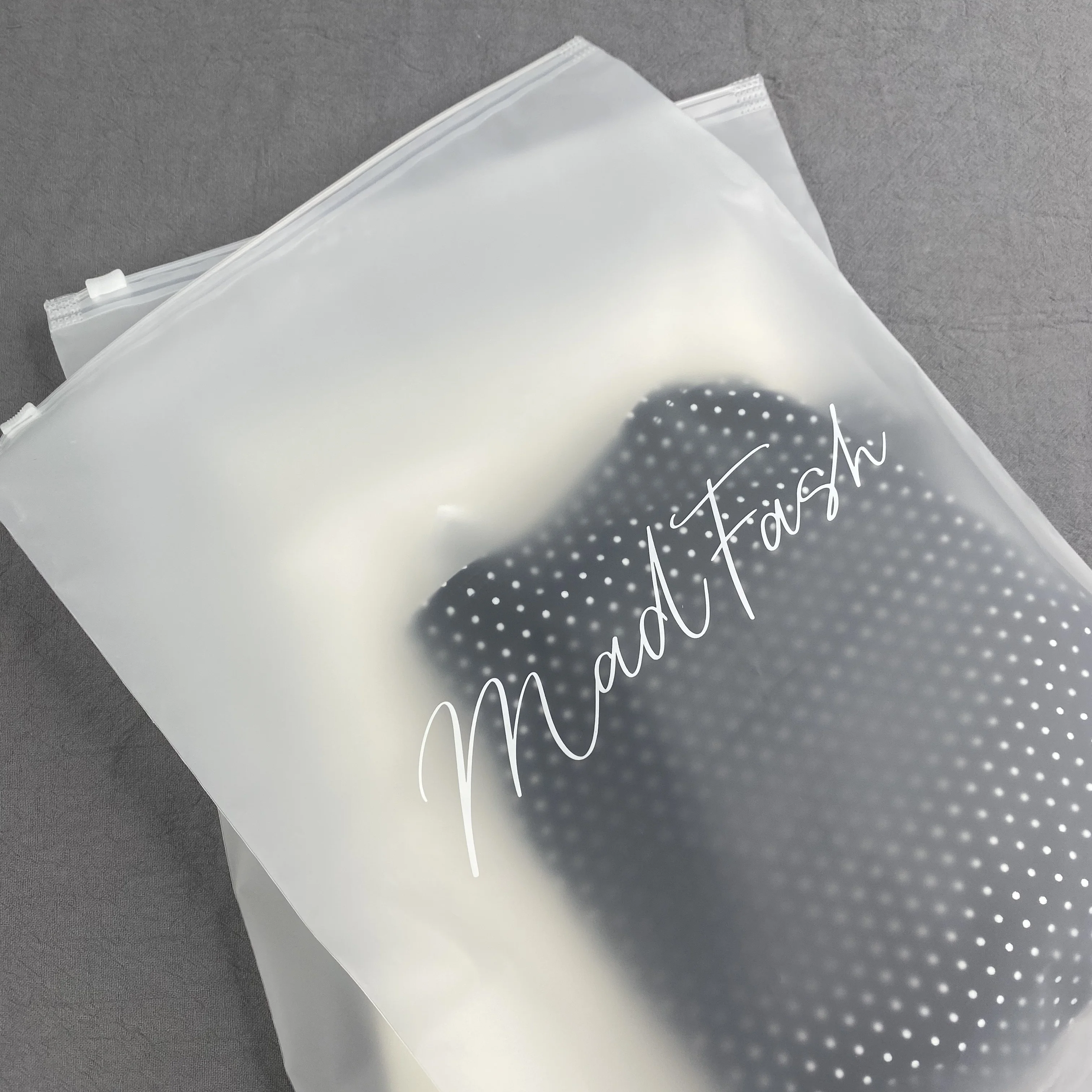 25x35cm Custom Printed Luxury Zipper Frosted Bag Eco Friendly PE Plastic Garment Tshirt/ Swimsuit/ Children's Clothes Clear Bag
25x35cm Custom Printed Luxury Zipper Frosted Bag Eco Friendly PE Plastic Garment Tshirt/ Swimsuit/ Children's Clothes Clear Bag