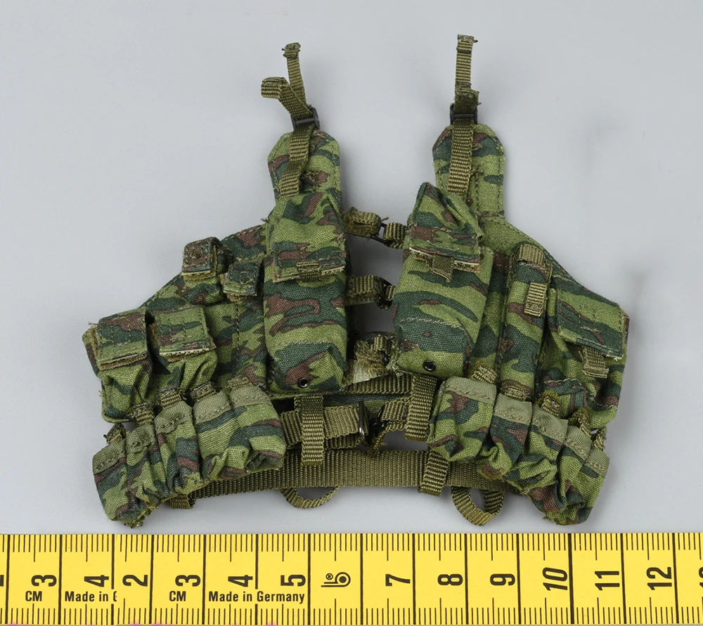 DAMTOYS 1/6 DAM 78083 Motorized Rifle Brigade Mountain Armed Forces Of The Russian Federation Hanging Chest Vest For Doll
DAMTOYS 1/6 DAM 78083 Motorized Rifle Brigade Mountain Armed Forces Of The Russian Federation Hanging Chest Vest For Doll