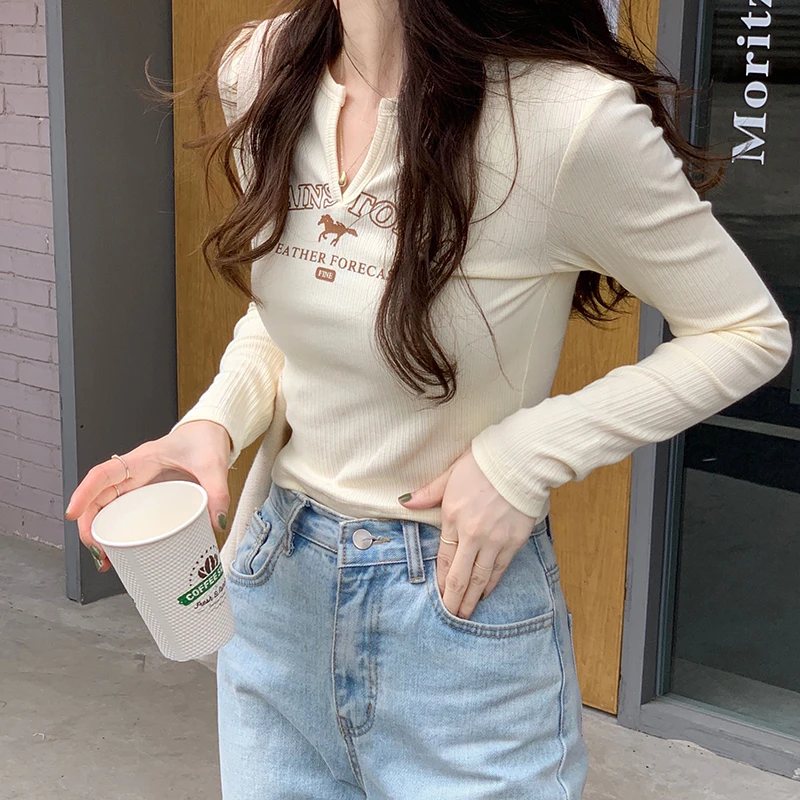 Autumn Winter Women Letter Print Long Sleeve T-shirts Streetwear Open V-neck Short Sexy Tops Female Pit Stripe Bottomed Shirt
Autumn Winter Women Letter Print Long Sleeve T-shirts Streetwear Open V-neck Short Sexy Tops Female Pit Stripe Bottomed Shirt
