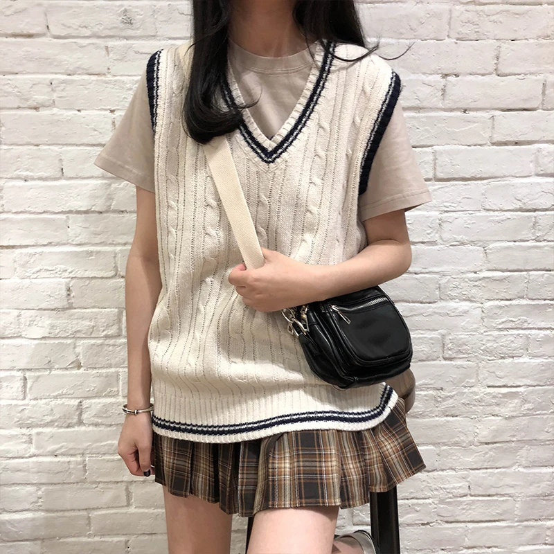 College Style Women's V-neck Knitted Vest Sweater White Autumn and Winter 2021 New Warm Korean Vest Hemp Pattern Sweater England
College Style Women's V-neck Knitted Vest Sweater White Autumn and Winter 2021 New Warm Korean Vest Hemp Pattern Sweater England