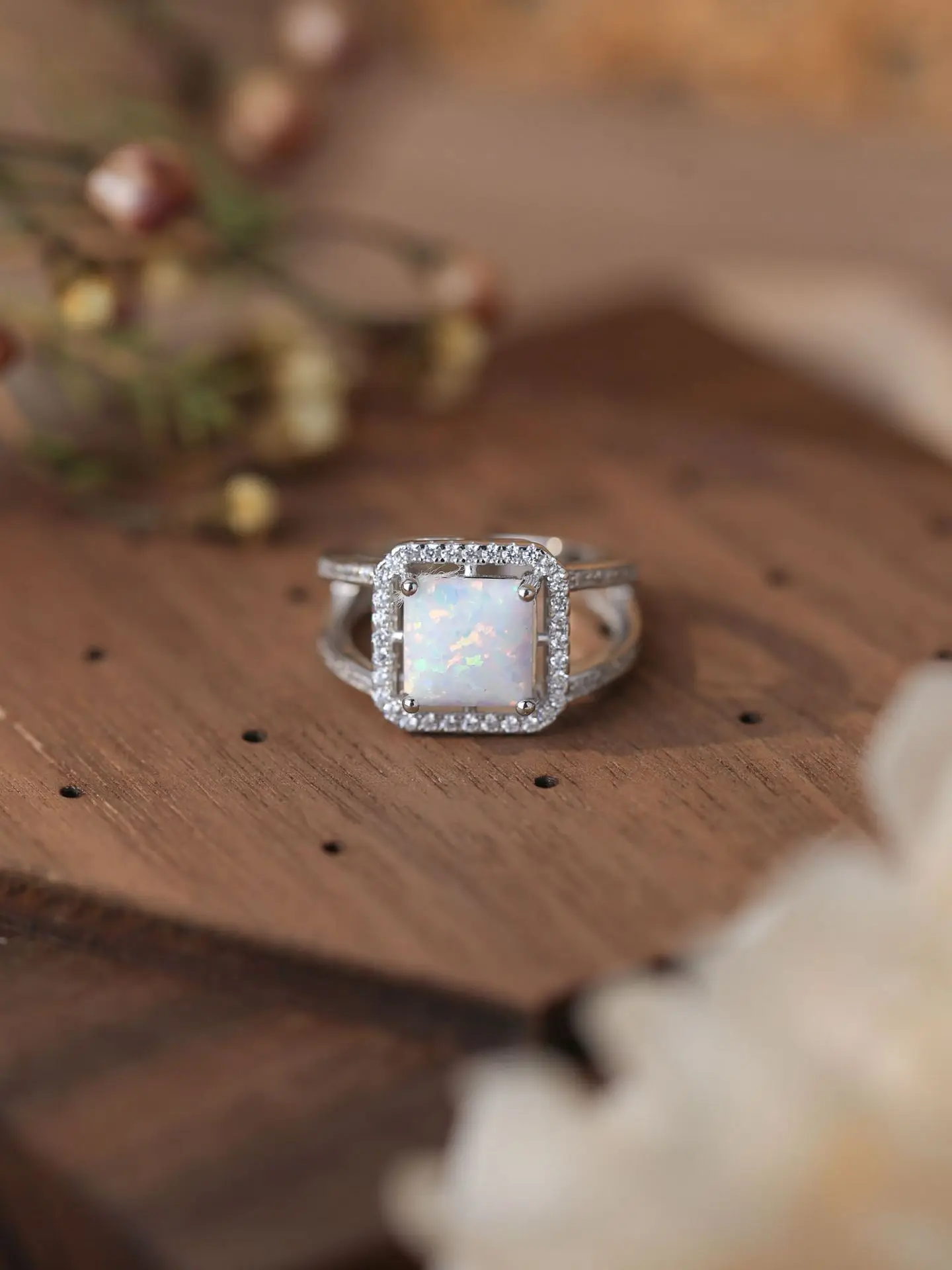 2023 Popular European and American S925 Sterling Silver Natural Square Zircon White Opal Ring Fashion Versatile Ring for Women 
2023 Popular European and American S925 Sterling Silver Natural Square Zircon White Opal Ring Fashion Versatile Ring for Women