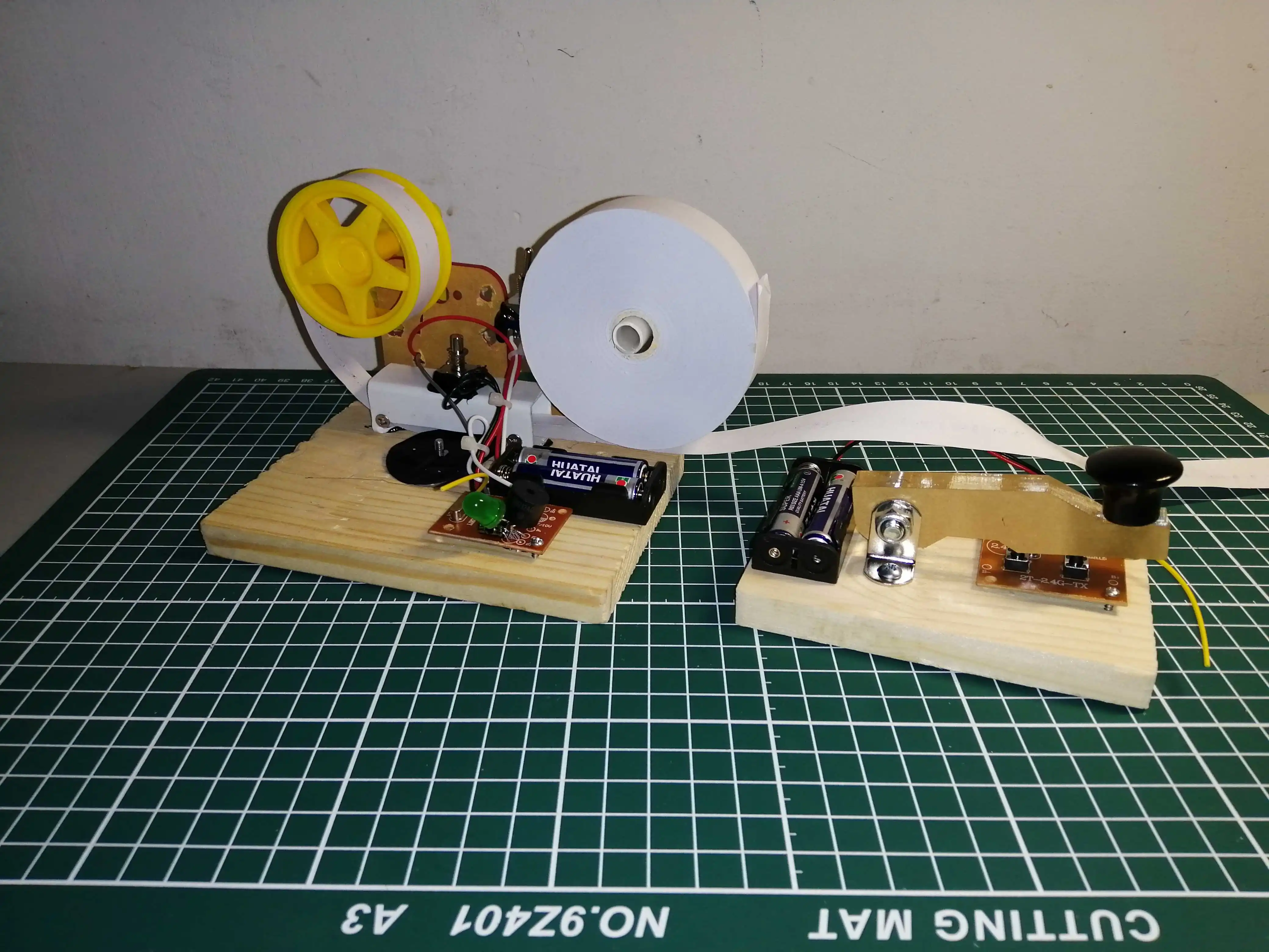 Wireless Telegraph, Punch Card Transmitter, Morse Code Telegraph, Sound and Light Cassette, Open 200 Meters
Wireless Telegraph, Punch Card Transmitter, Morse Code Telegraph, Sound and Light Cassette, Open 200 Meters