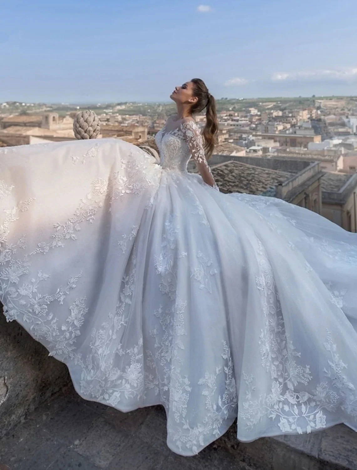 New in Ball Gown Wedding Dresses Bridal Engagement Party V Neck Long Sleeve Chapel Train Lace Appliques 2023
New in Ball Gown Wedding Dresses Bridal Engagement Party V Neck Long Sleeve Chapel Train Lace Appliques 2023