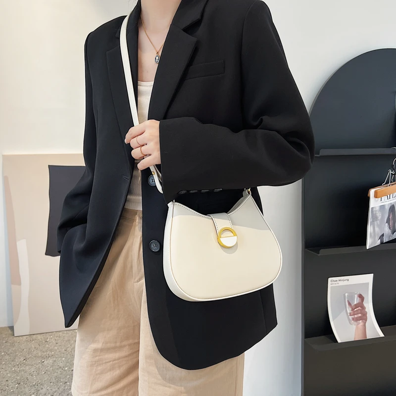Simple Texture Underarm Bag Female 2022 New Fashion Round Buckle Shoulder Bag Quality Luxury Design PU Leather Shoulder Bag Pink
Simple Texture Underarm Bag Female 2022 New Fashion Round Buckle Shoulder Bag Quality Luxury Design PU Leather Shoulder Bag Pink