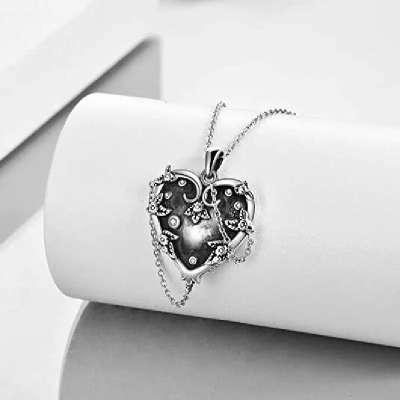 Gothic Hip Hop Y2k Jewelry Peach Heart Flower Cross Pendant Necklaces Vintage Love Black Thorns Choker for Women Girls Party
Gothic Hip Hop Y2k Jewelry Peach Heart Flower Cross Pendant Necklaces Vintage Love Black Thorns Choker for Women Girls Party