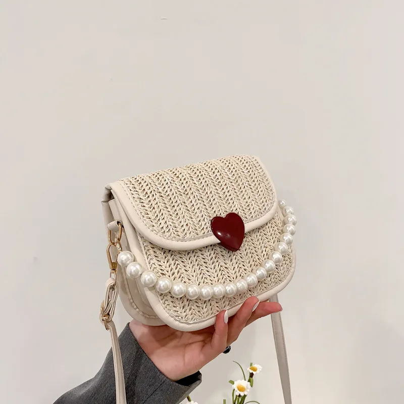 2022 New Fashion Weave Shoulder Crossbody Bag for Women Pearl Exquisite Bag Female Love Heart Designer Casual Small Saddle Bags
2022 New Fashion Weave Shoulder Crossbody Bag for Women Pearl Exquisite Bag Female Love Heart Designer Casual Small Saddle Bags
