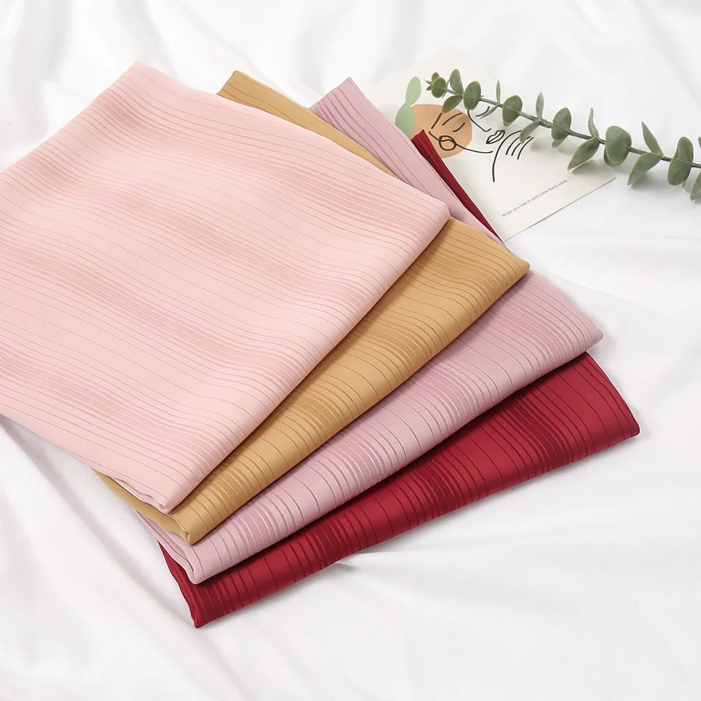 Muslim Bubble Chiffon Hijab Scarf Satin Women Solid Color Soft Long Shawls and Wraps Islamic Head Scarves Ladies Hijabs 180x70cm 
Muslim Bubble Chiffon Hijab Scarf Satin Women Solid Color Soft Long Shawls and Wraps Islamic Head Scarves Ladies Hijabs 180x70cm