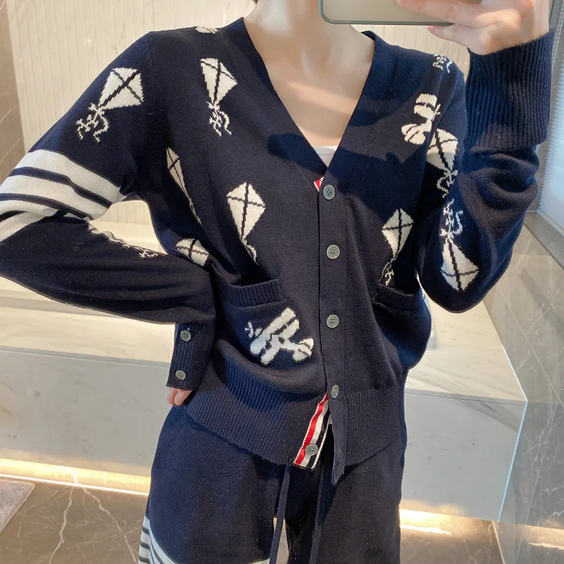 High Quality Korean Style TB Coat Spring V-Neck Wool Couple Kite Jacquard Men's T-Shirt Cardigan Coat Women
High Quality Korean Style TB Coat Spring V-Neck Wool Couple Kite Jacquard Men's T-Shirt Cardigan Coat Women