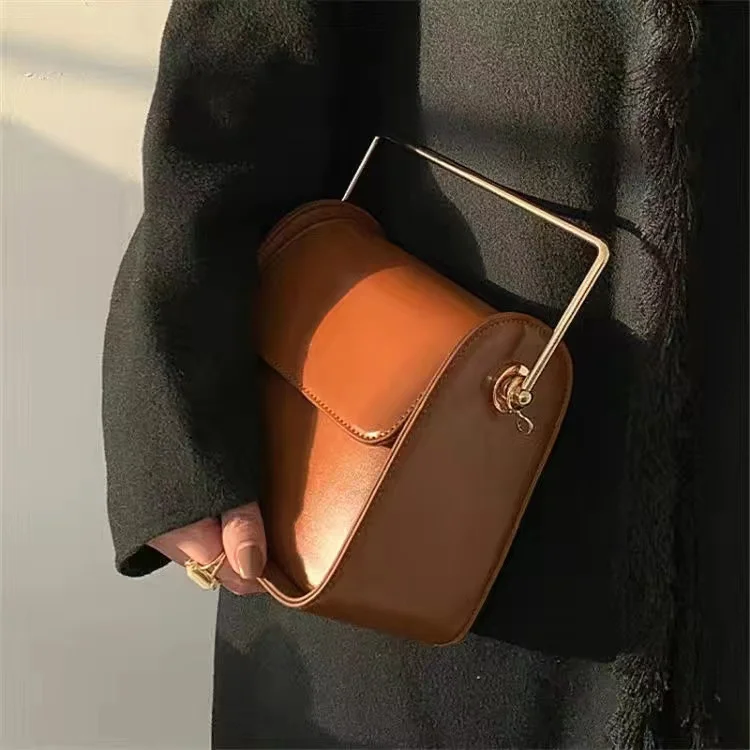 Retro Luxury PU Leather Bag Women New Trendy Metal Rod Handle Portable Small Square Messenger Bag Fashion Crossbody Shoulder Bag
Retro Luxury PU Leather Bag Women New Trendy Metal Rod Handle Portable Small Square Messenger Bag Fashion Crossbody Shoulder Bag