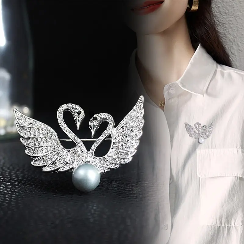 Rhinestone Pearl Swan Brooches Wedding Party Jewelry Crystal Brooches Pins For Women Lapel Pin Wedding Jewelry Luxe Broche Femme
Rhinestone Pearl Swan Brooches Wedding Party Jewelry Crystal Brooches Pins For Women Lapel Pin Wedding Jewelry Luxe Broche Femme