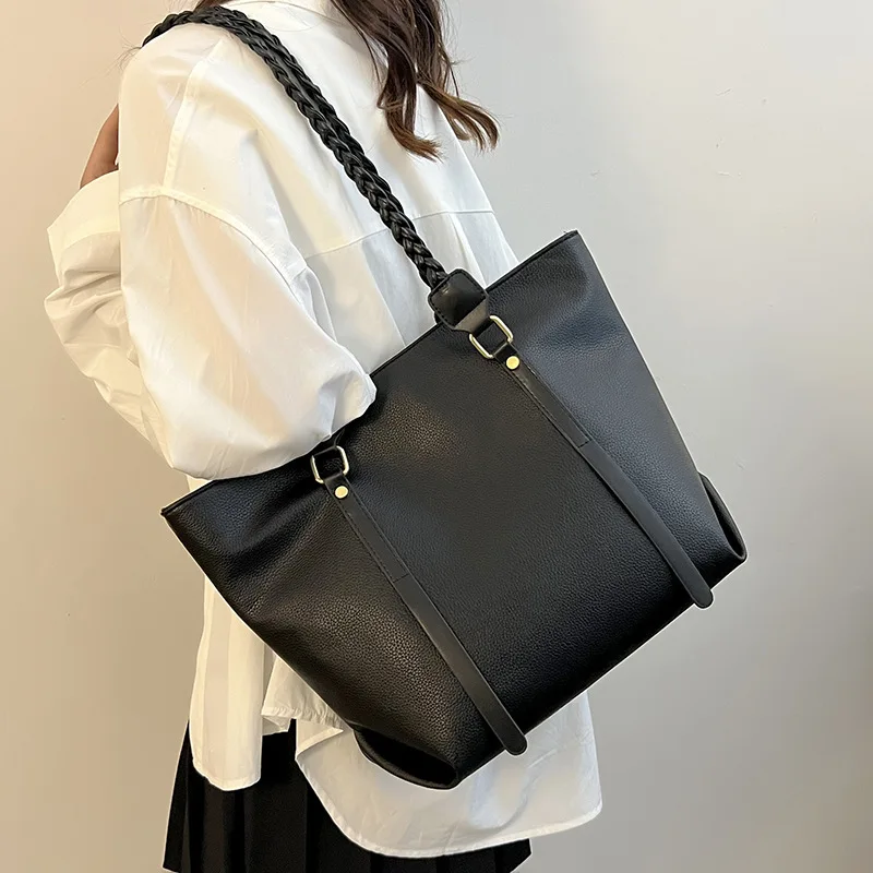 Simple Underarm Bag Women's Bag Summer 2022 New All-match Fashion Large-capacity Shoulder Bag Niche Portable Tote Bag
Simple Underarm Bag Women's Bag Summer 2022 New All-match Fashion Large-capacity Shoulder Bag Niche Portable Tote Bag